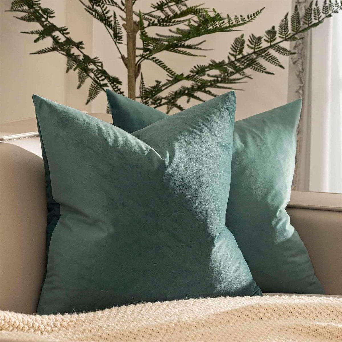 Sierkussenhoezen Set - Decoratieve Kussenslopen - Woonkamer Bank - Zachte Fluweel Kwaliteit - 45x45 cm - Smaragd Groen