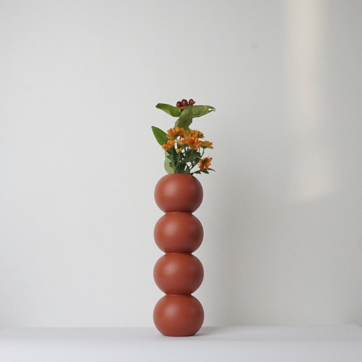 LEMON LILY Houten Vaas 'Stack' – Terra – Ø 8,5 × 26 cm – Inclusief Glazen Buisje – Handgemaakt Design vaas