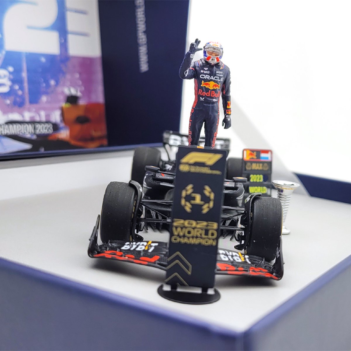 ミニチャンプス 1/43 レッドブル RB19 #1 優勝 オランダ