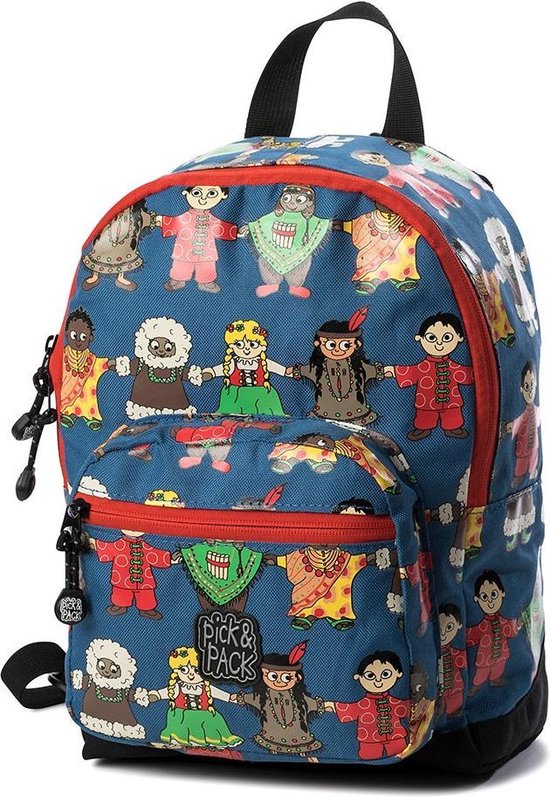 Blauwe rugzak met vrolijke print van kinderen in traditionele kleding. Rode ritsen, voorvak. Pick & Pack logo.
