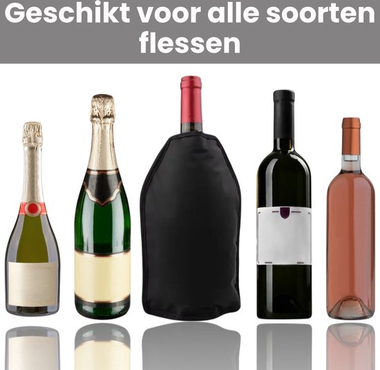 Zwarte wijnkoeler tussen diverse flessen champagne, rode en rosé wijn.
