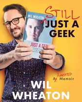 Wil Wheaton tenant le livre "Still Just a Geek", une mémoire annotée.