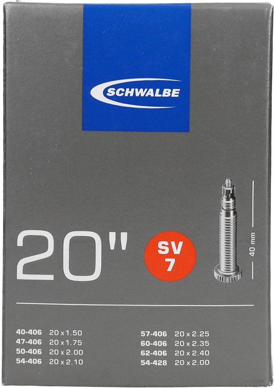 Doos van de Schwalbe SV7 binnenband maat 20 inch, met ventiel, op een grijze achtergrond.