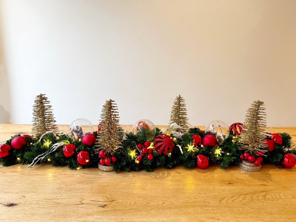 TableBloom - Luxe Kerstslinger versierd - Kerstdecoratie voor op de vensterbank of op tafel - Kerststuk -