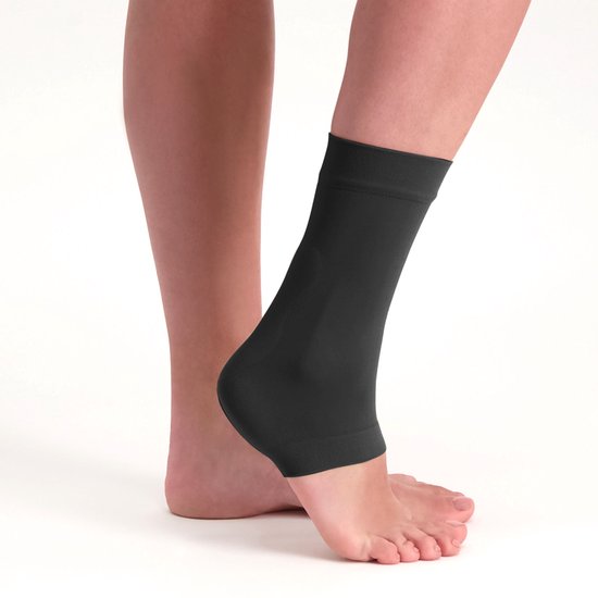 Zwarte enkelbrace met een elastische rand.