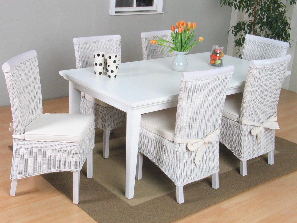 eethoek tafel met 6 witte stoelen Larissa.