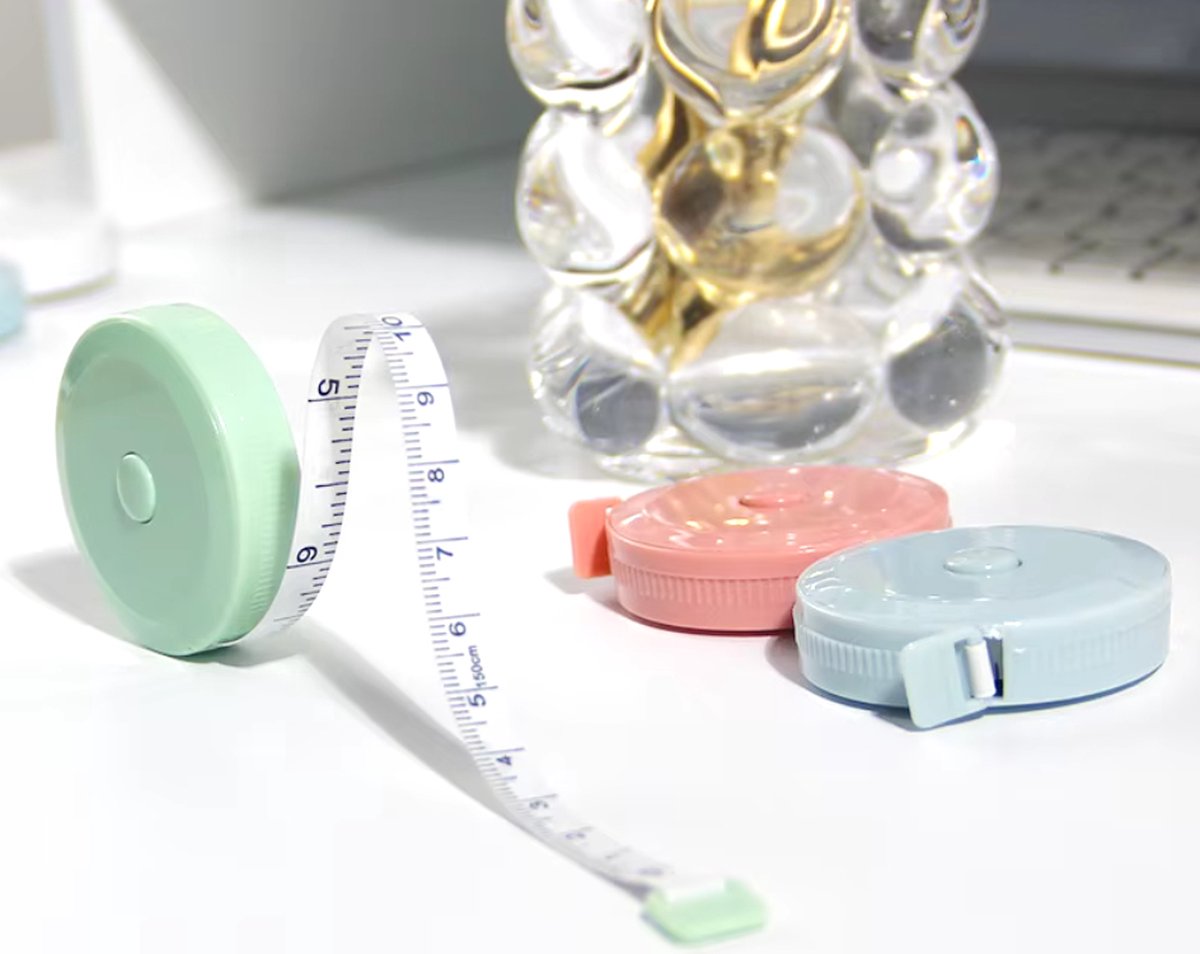 New Age Devi - Meetlint Lichaam - Lintmeter - Rolmeter - voor al je Klussen, Hobby en Knutselen, Sport en Kleding - Uitrolbaar tot 1.5 Meter - Groen