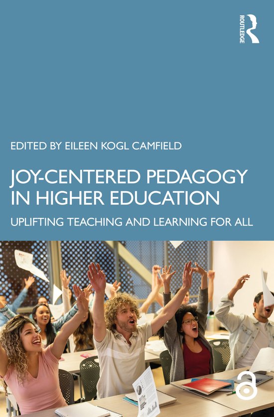 Boekomslag: Joy-Centered Pedagogy in Higher Education, toont enthousiaste studenten met opgeheven handen in een klaslokaal.