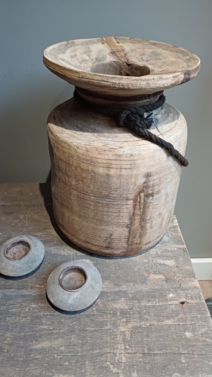 nepalese kruik pot handwerk hout orginaal en uniek