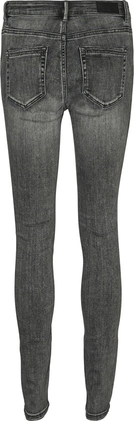 Achterkant van een strakke grijze jeans.