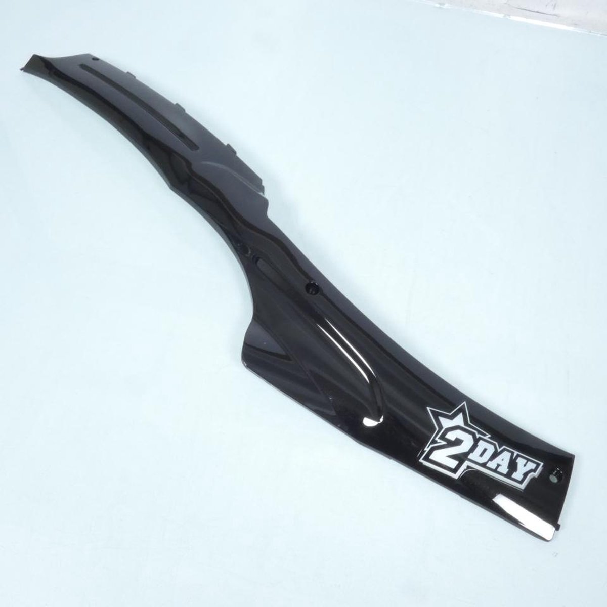Sabot bas de caisse droit origine pour Scooter Taotao 50 Beat Box Evo 2 noir Neuf