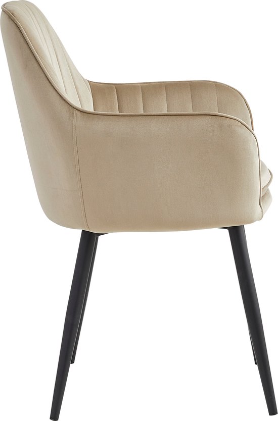 Vue latérale d'une chaise de salle à manger en velours beige avec accoudoirs, côtes verticales et pieds noirs.