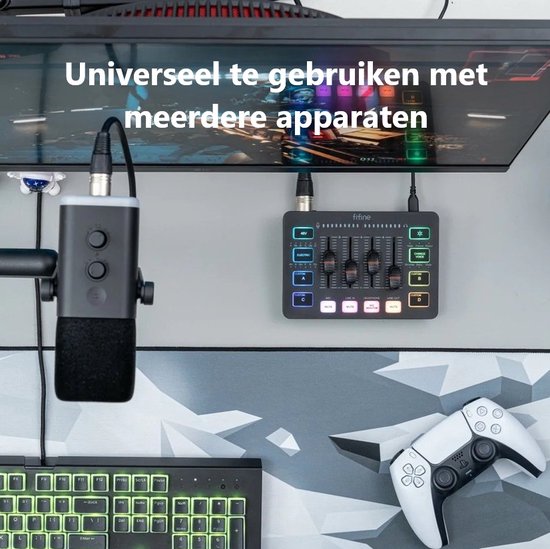 Fifine SC-3 mixer aangesloten op een PC en microfoon, onderdeel van een universele setup.