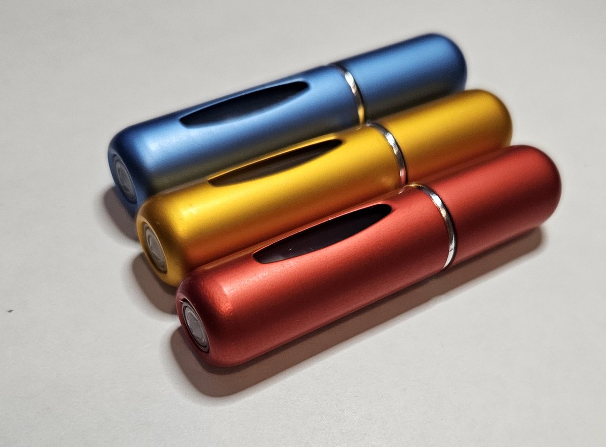 Goedkoopste Compacte Hervulbare Parfumfles - Set van 3 stuks (Rood/ Blauw/ Oranje) - Parfumverstuiver voor Onderweg en Op Reis - 5ml per stuk