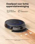 Zwarte eufy G50 robotstofzuiger met reservoir en dweilpad, laat waterdruppels achter op houten vloer.