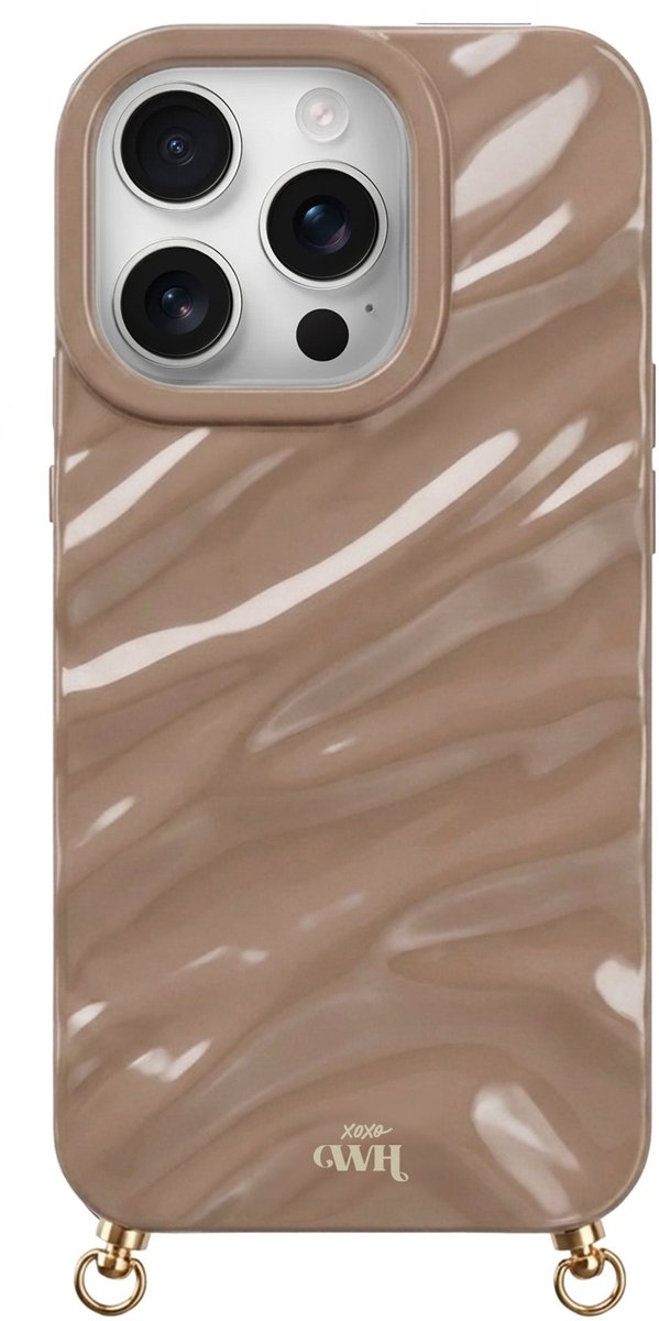 xoxo Wildhearts Glaze Cord Case Taupe telefoonhoesje - geschikt voor iPhone 13 Pro Max - Dream hoesje geschikt voor telefoonkoord - Glimmende silicone case met plooien - Vlekbestendig hoesje met haakjes - Beige / Creme