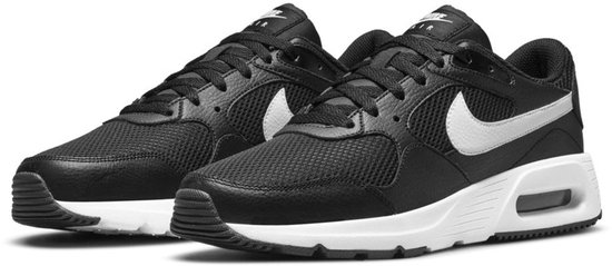 Zwarte Nike Air Max SC sneakers met witte Nike-logo's en zolen.