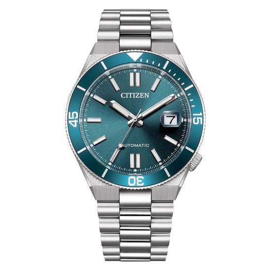 Citizen horloge met smaragdgroene wijzerplaat, zilverkleurige lunette en datumvenster.