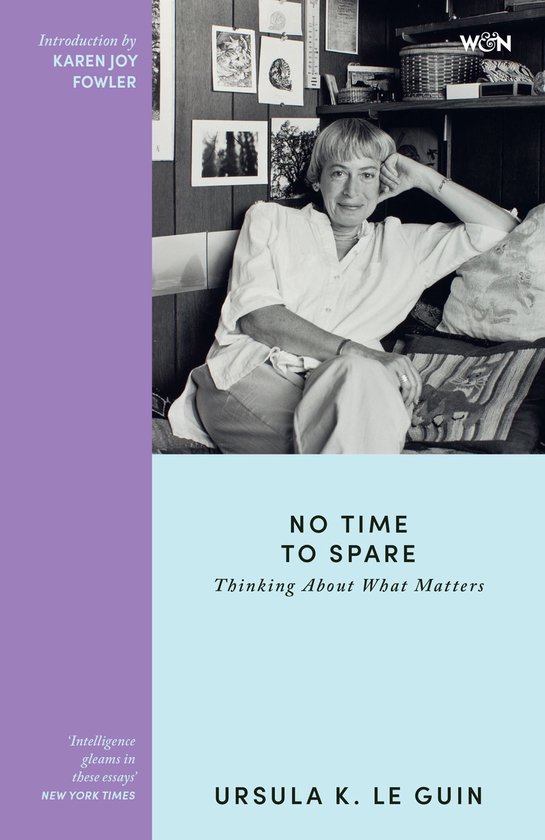 Livre avec 'NO TIME TO SPARE Thinking About What Matters' et une photo en noir et blanc d'Ursula K. Le Guin.