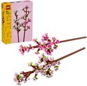 LEGO Kersenbloesem set 40725, met de doos en twee takken met bloemen.