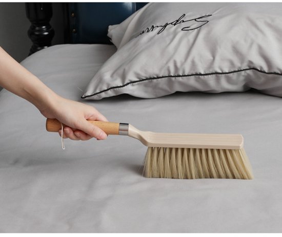 Stofborstel met lange steel van beukenhout en zachte haren - geschikt voor het reinigen van slaapkamerkleden, banken en vloeren - klein formaat - 31*7 cm - natuurlijke houtkleur - 1 stuk van Iris Hantverk — afbeelding 2