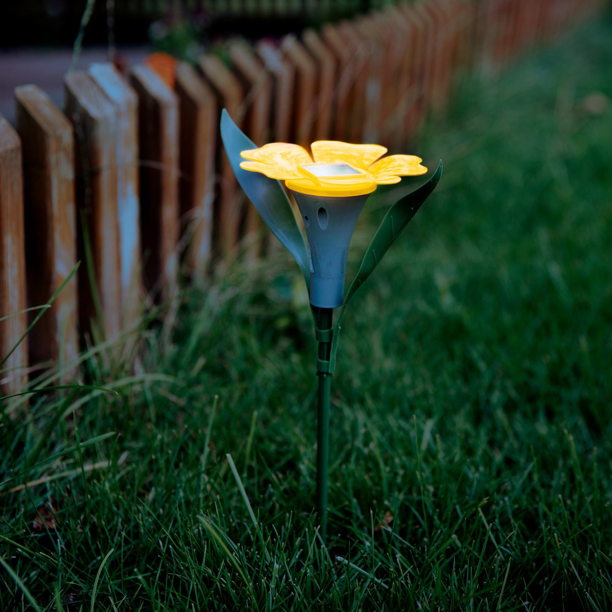 1x Solar Bloem Tuinlamp – 30 X 10 Cm – Witte LED – Met Grondspies – Op Zonne-Energie – Automatisch Aan Bij Schemer – Decoratieve Buitenverlichting Voor Tuin En Balkon [11754]