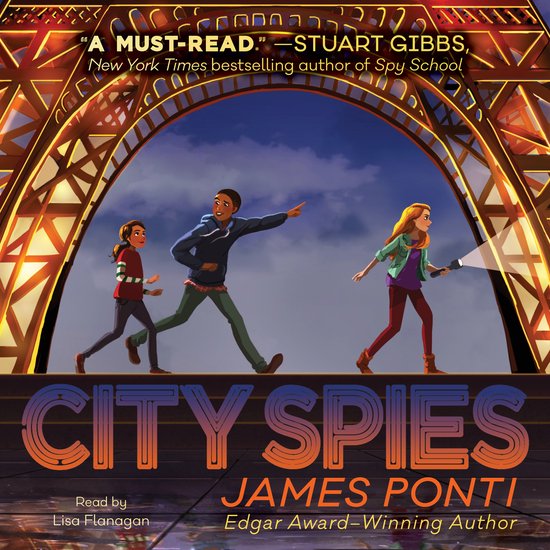 Drie kinderen rennen over een brug bij de Eiffeltoren, onder de titel 'City Spies' van James Ponti.