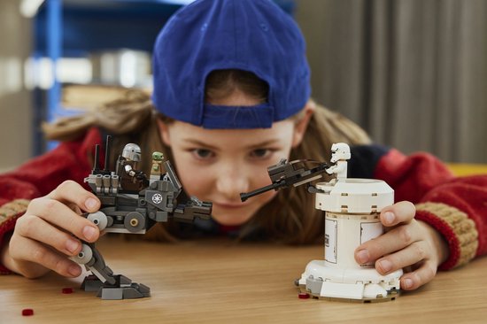 LEGO® Star Wars™ L'attaque de l'AT-RT™ – Ensemble de construction avec figurine LEGO du Mandalorien™ et Grogu™ – à partir de 7 ans – 75444