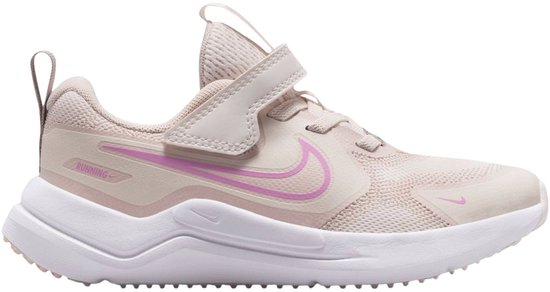 Lichtroze sneaker met roze Nike logo en een klittenbandsluiting. De tekst 'RUNNING' is zichtbaar op de zijkant.