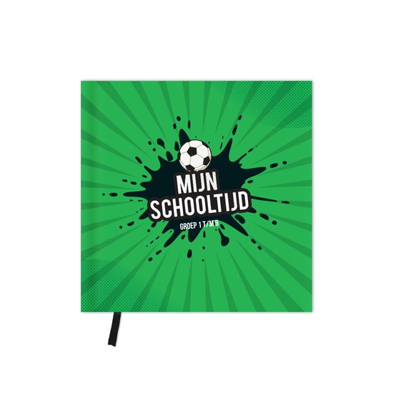 Groen schoolboek met een voetbal, zwarte spetters en de tekst 'MIJN SCHOOLTIJD GROEP 1 T/M 8'.