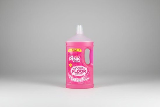 Een fles 'The Pink Stuff' allesreiniger met een roze etiket.