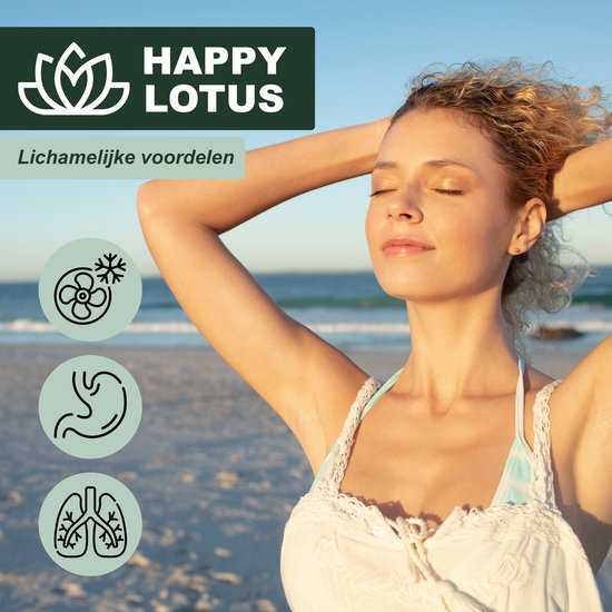 Vrouw op strand met haar ogen gesloten, handen in het nek. Iconen voor verfrissing, spijsvertering en luchtwegen.