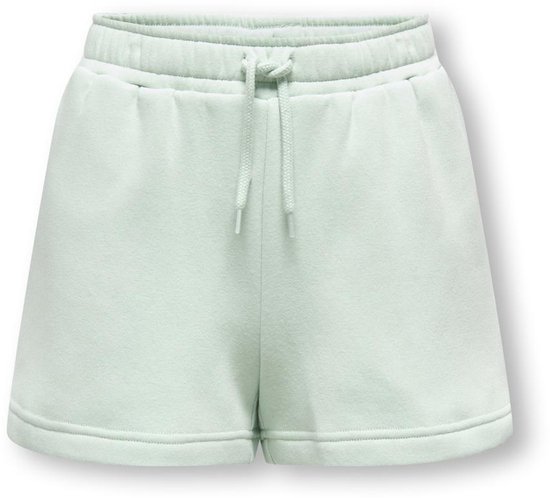 Short de jogging vert pâle avec cordon, ceinture élastique et jambes évasées.