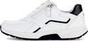 Witte sneaker met zwarte accenten, veters en ritssluiting.