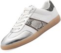Witte dames sneaker met zilverkleurige details, slangenprint en glitter op de hiel.