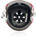 Binnenkant van een roze kinderhelm met ventilatiegaten en verstelknop.