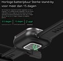 Zwarte smartwatch met magnetische oplader, met indicatoren voor batterijduur en oplaadtijd.