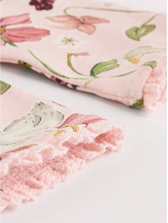 Roze legging met bloemenprint en ruches aan de zoom.
