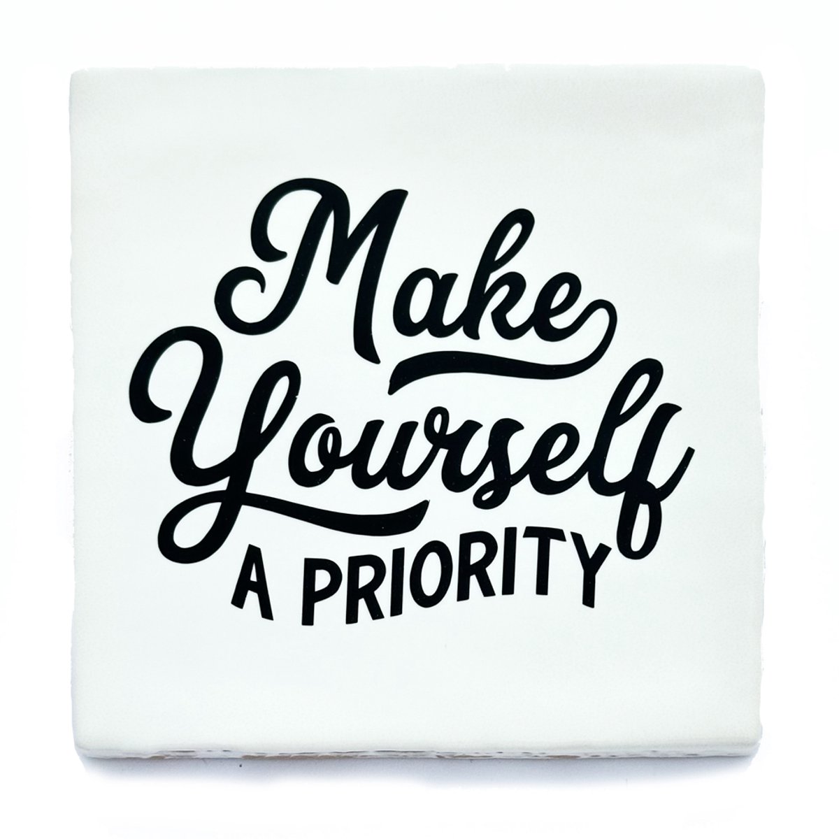 Snoes Zelfliefde Spreuk Tegeltje - van Snoes - "Make Yourself A Priority" - wit/zwart - 10x10 cm - Incl. Plakhaakje