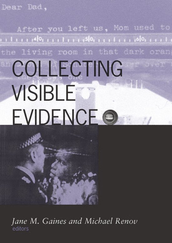 Couverture de livre intitulée Collecting Visible Evidence avec une photo en noir et blanc d'un policier et d'une personne.