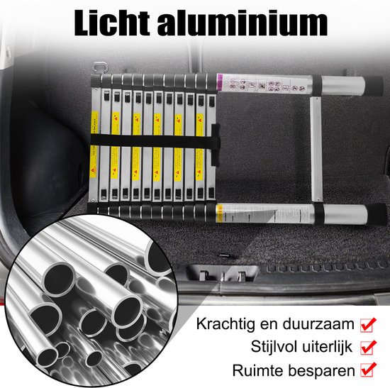 Gevouwen aluminium telescoopladder in de kofferbak van een auto, met detailfoto van aluminium buizen.