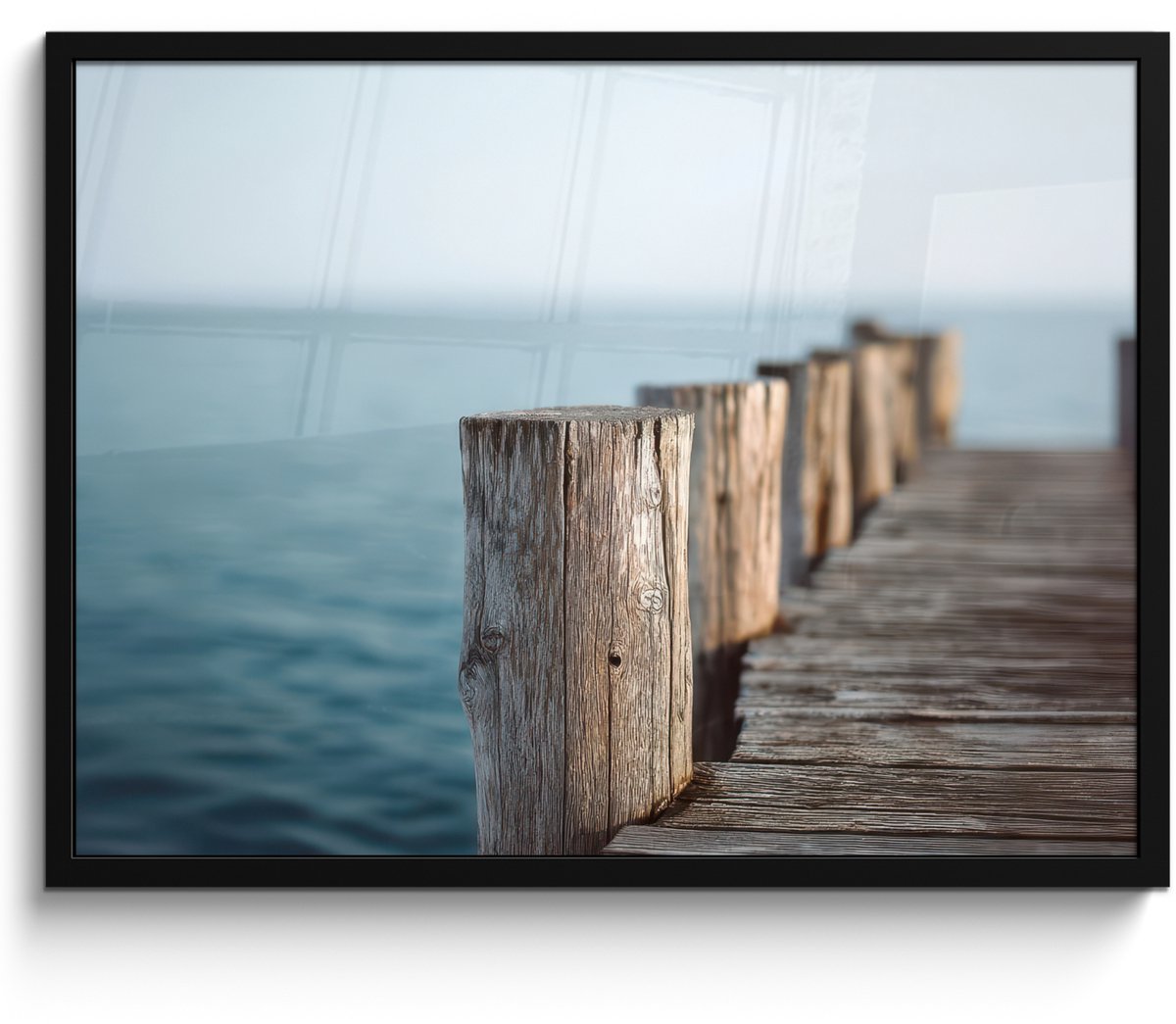 FrameYourWall Poster in lijst - Fotolijst 70x50 cm - Posters - Houten steiger - Helderblauwe lucht - Posterlijst zwart - Decoratie - Wanddecoratie woonkamer - Muurdecoratie slaapkamer