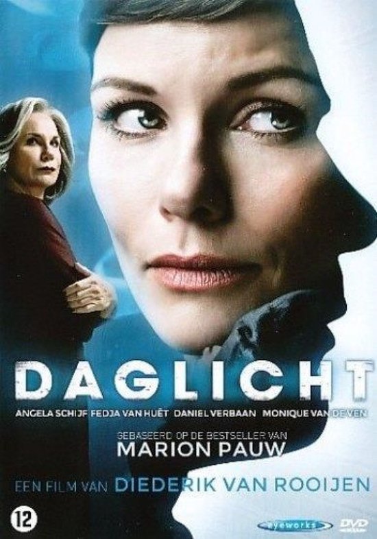 DVD-cover van 'Daglicht' met close-up van een vrouw met make-up, en op de achtergrond een oudere vrouw.