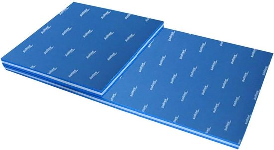 Twee blauwe vierkante schuimtegels met wit 'Softee' logo-patroon.