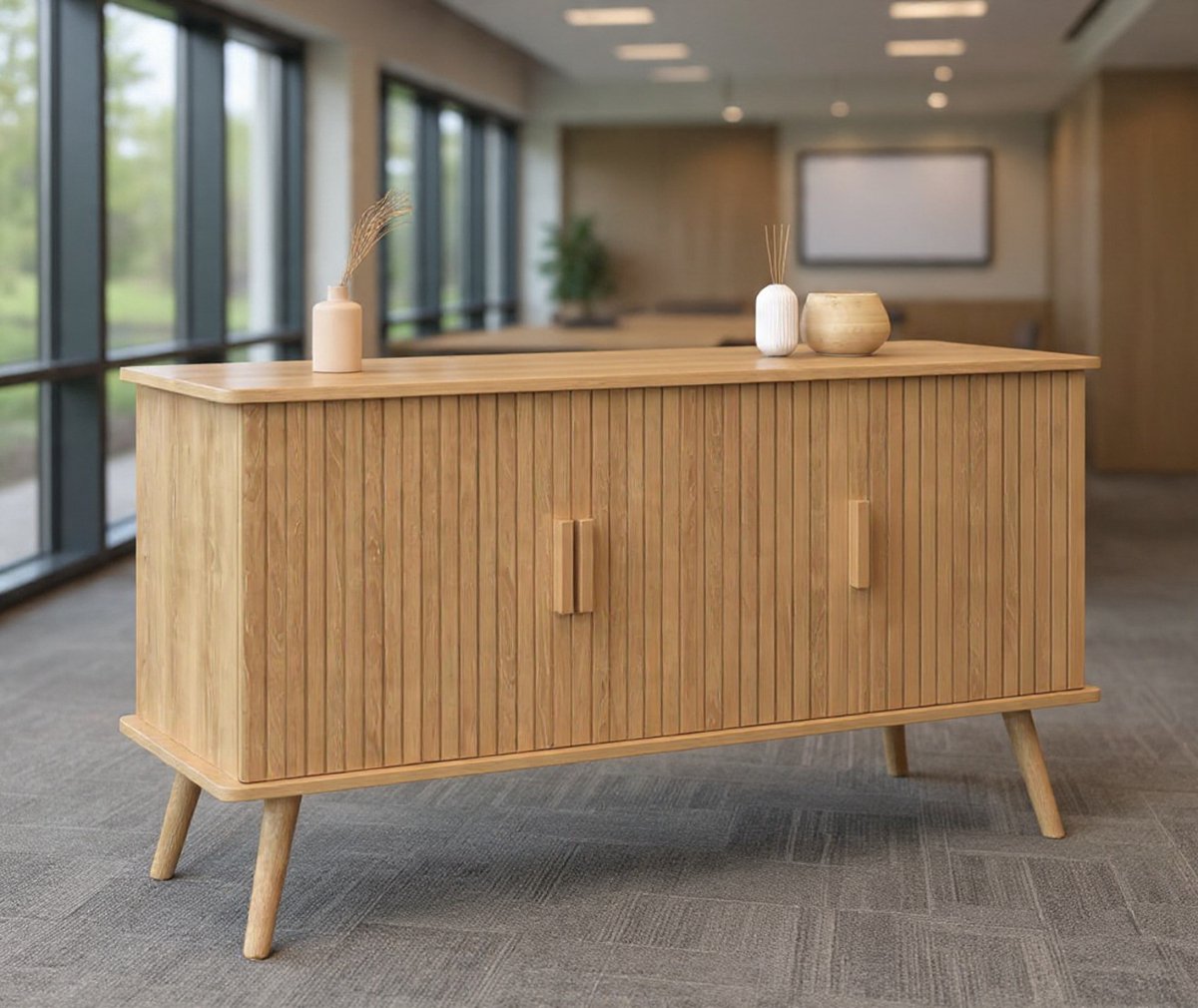 Scandinavia Dressoir met 3 Deuren – 110 cm Modern Houten Opbergkastje met Latten Design – Multifunctioneel Sideboard voor Woonkamer, Hal of TV Meubel – Licht Hout – NoviHome