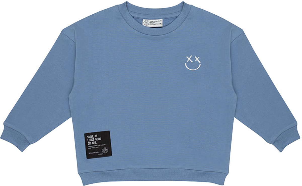 T.O.F.S. Jongens sweater DJ print – zacht grijsblauw – maat 122/128