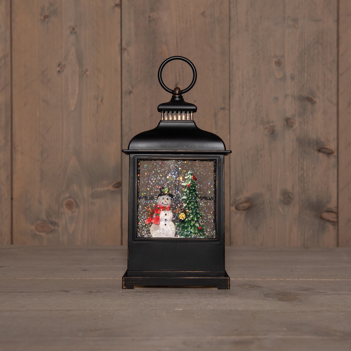 Anna's Collection Sneeuwbol/snowglobe glitter lantaarn - sneeuwpop - 12x 12x 27 cm - met LED verlichting - kerstlantaarn - kerstversiering – foto 2