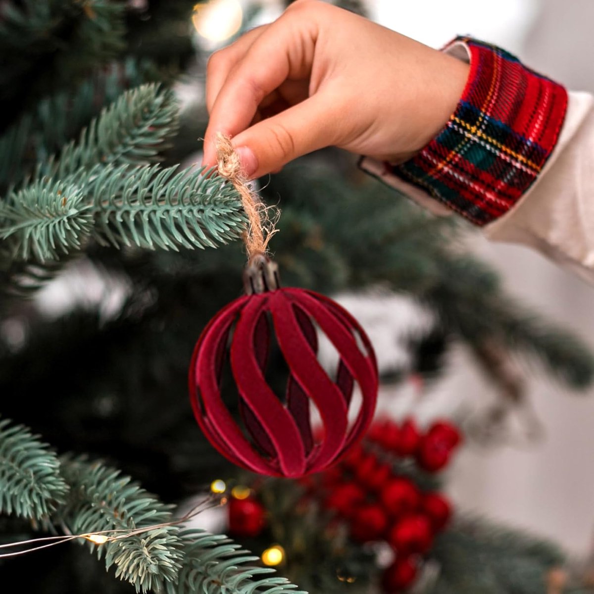 Kerstversieringsset van 28 stuks - onbreekbaar fluwelen kerstboomversiering voor in de boom - decoratie voor feestdagen - wijnrood. – foto 3