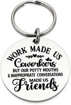 Sleutelhanger “Work Made Us Coworkers” – RVS Bedel 3 cm – Humoristisch Cadeau voor Collega’s – Afscheid, Bedankje of Pensioen – Duurzaam & Stijlvol – Roestvrij Staal