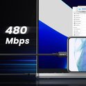 Zwarte QOST USB-C kabel verbonden met een laptop en smartphone, met '480 Mbps'.
